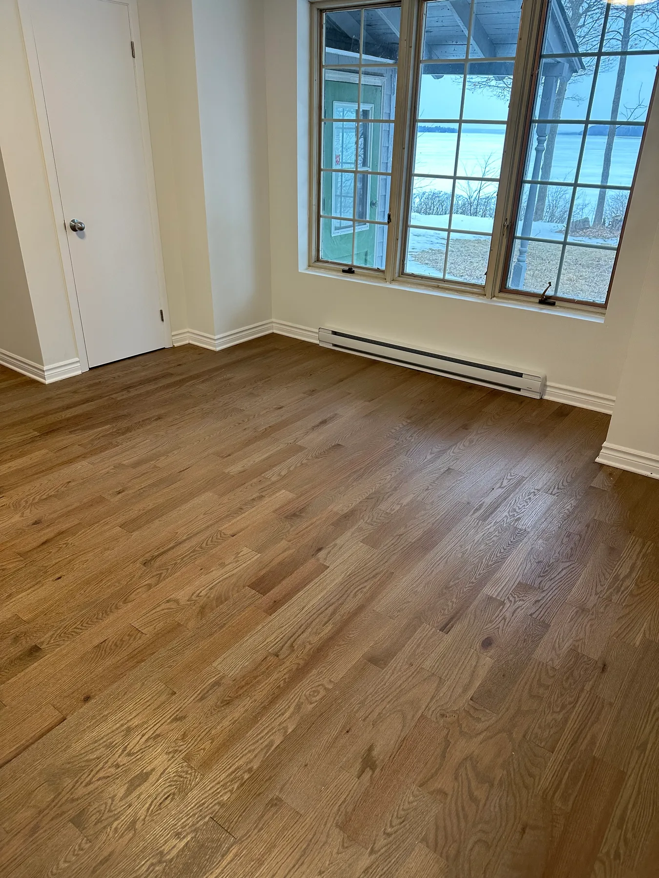 Pose de plancher de bois franc dans une résidence