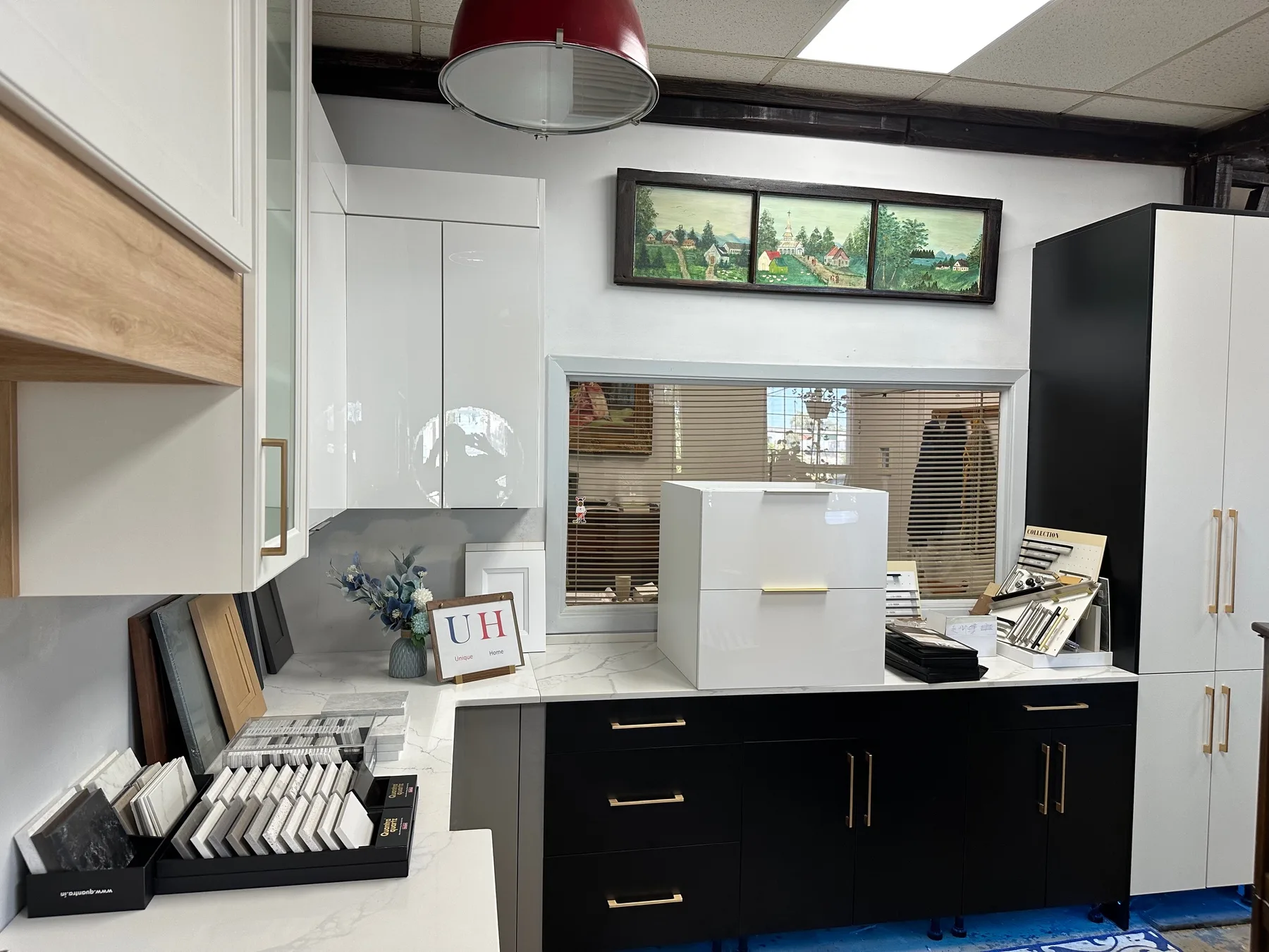 Présentoirs de finis et de matériaux au showroom de Dorval
